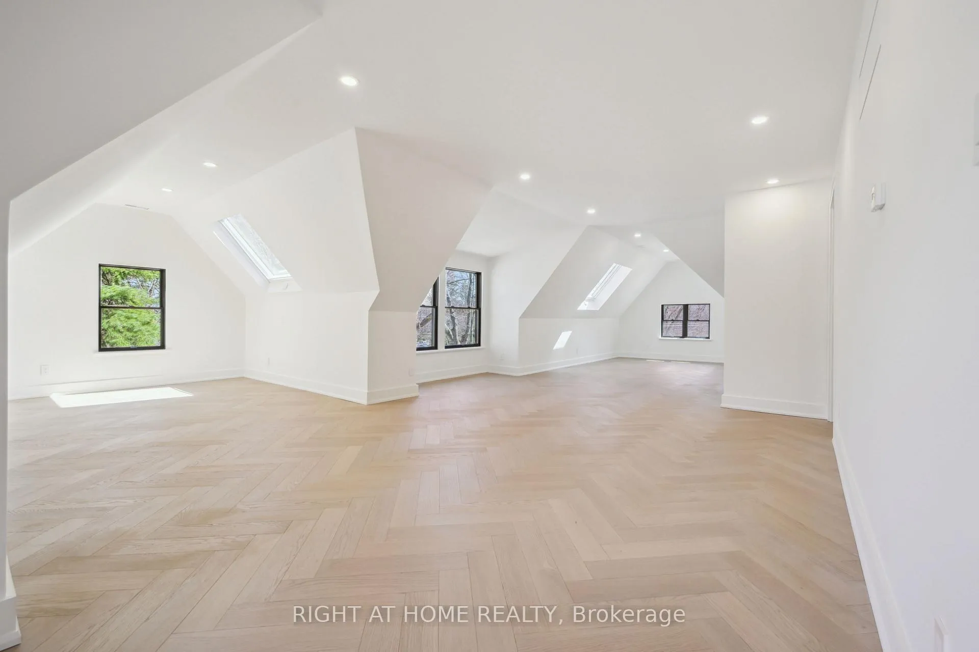 Photo 18 of 2187 Lakeshore Road, Burlington, Brant — HOMEH