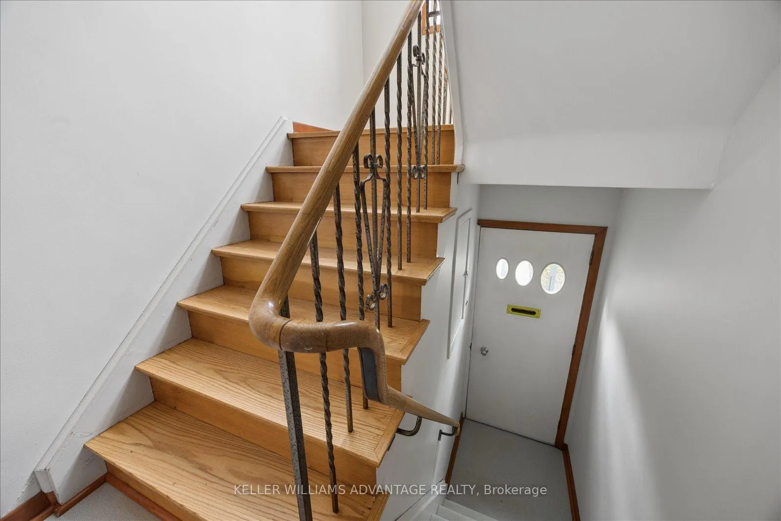 Photo 3 of 118 Silver Birch Avenue, Toronto, The Beaches — HOMEH