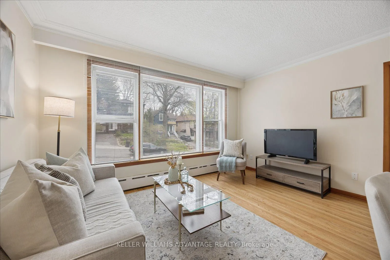 Photo 5 of 118 Silver Birch Avenue, Toronto, The Beaches — HOMEH