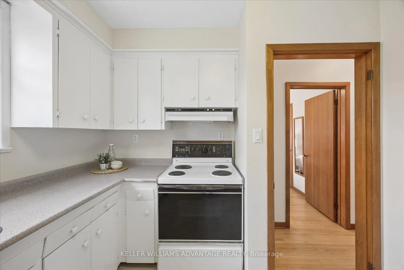 Photo 11 of 118 Silver Birch Avenue, Toronto, The Beaches — HOMEH