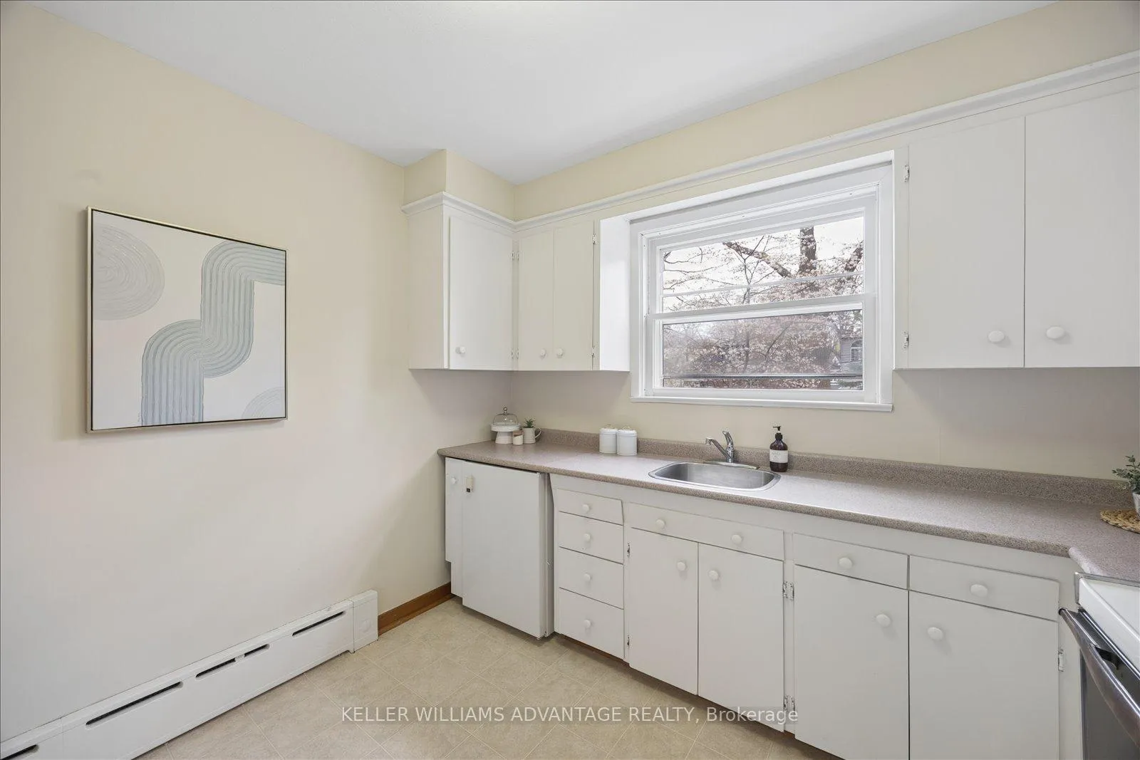 Photo 14 of 118 Silver Birch Avenue, Toronto, The Beaches — HOMEH