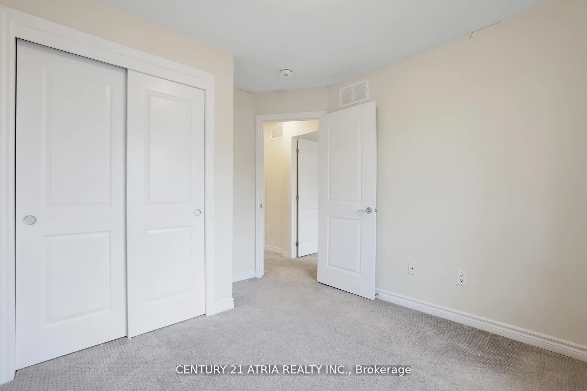 Photo 4 of 14 Rookie Crescent, Ottawa, Kanata - Emerald Meadows/Trailwest — HOMEH