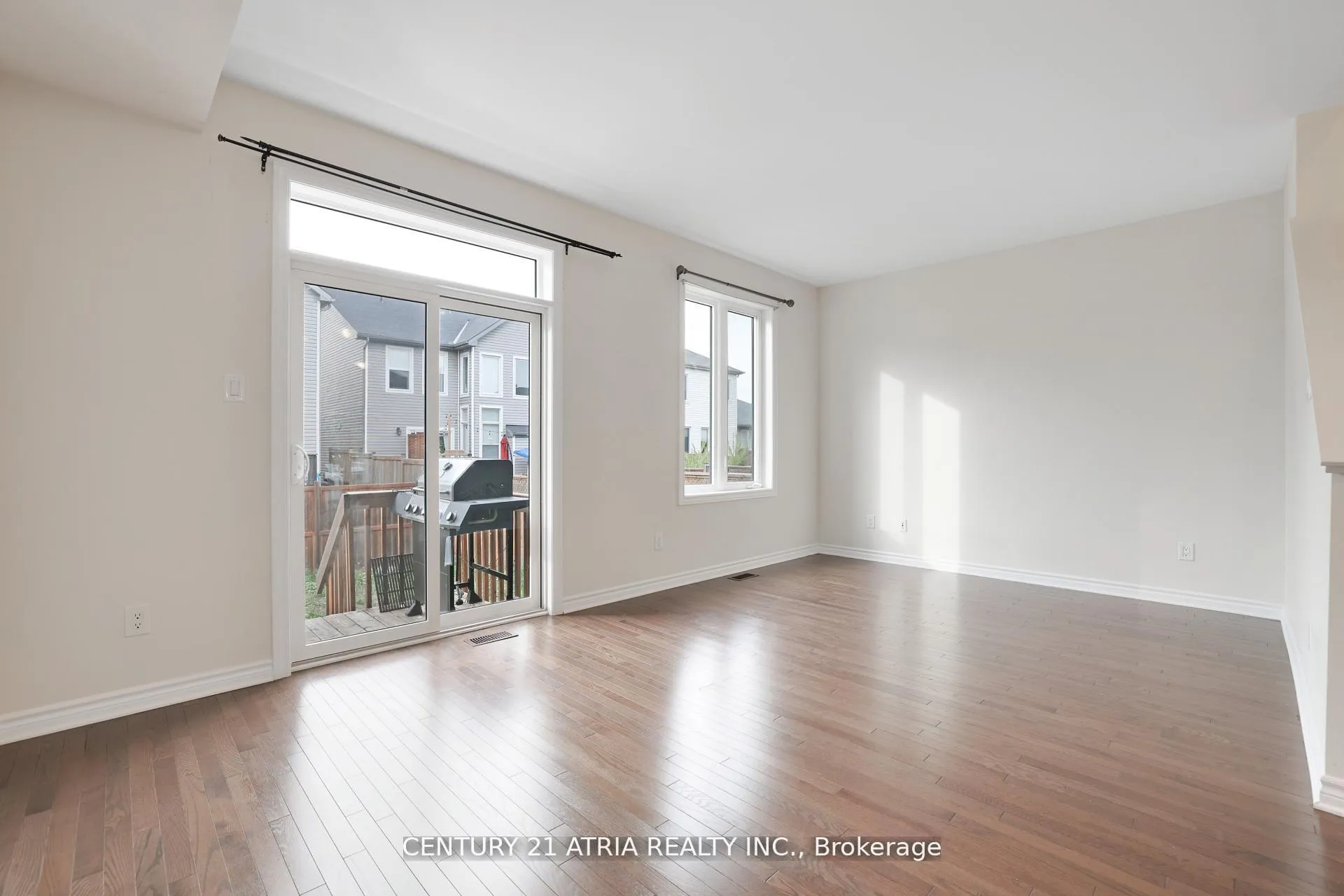 Photo 10 of 14 Rookie Crescent, Ottawa, Kanata - Emerald Meadows/Trailwest — HOMEH