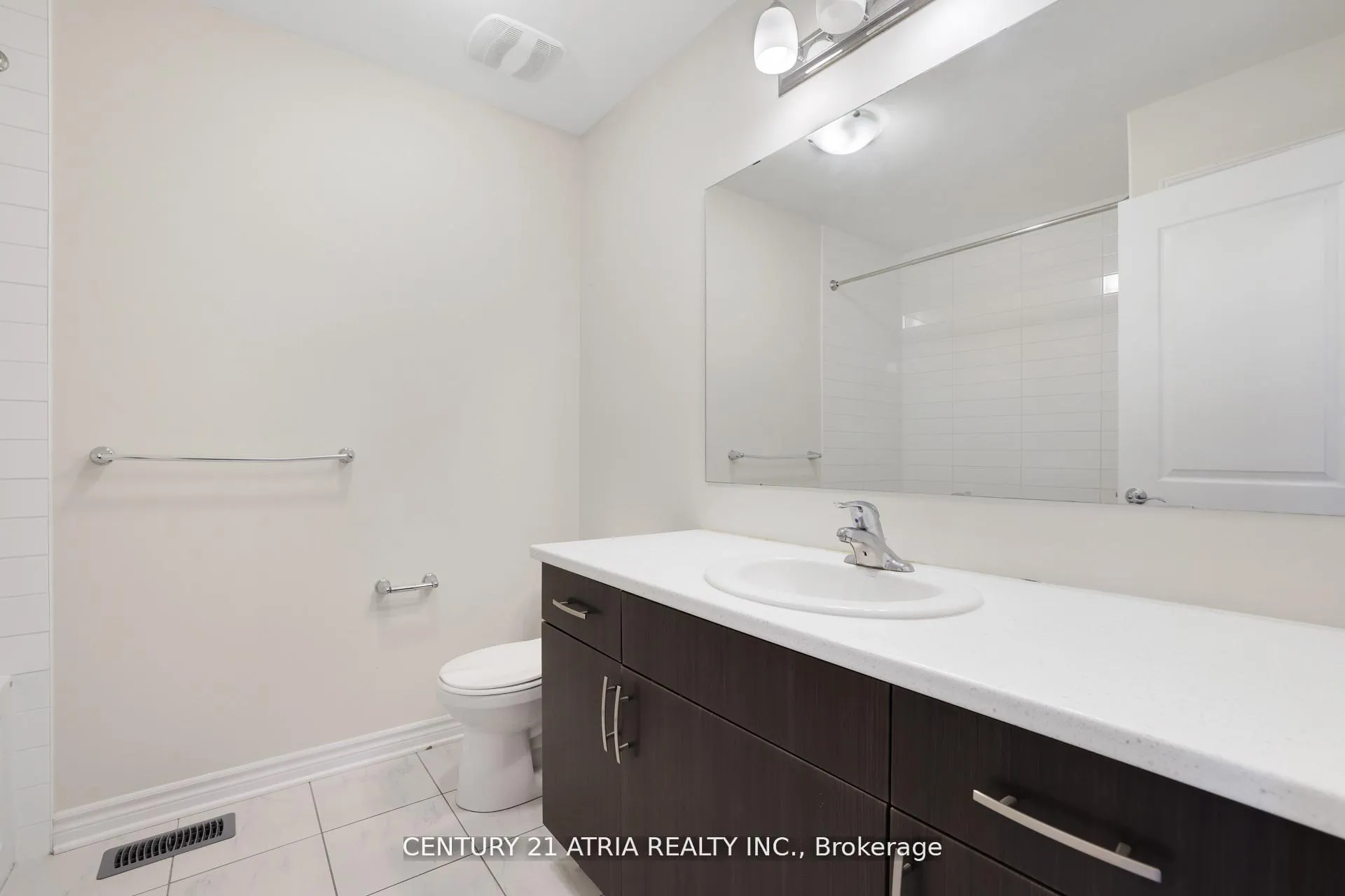 Photo 11 of 14 Rookie Crescent, Ottawa, Kanata - Emerald Meadows/Trailwest — HOMEH