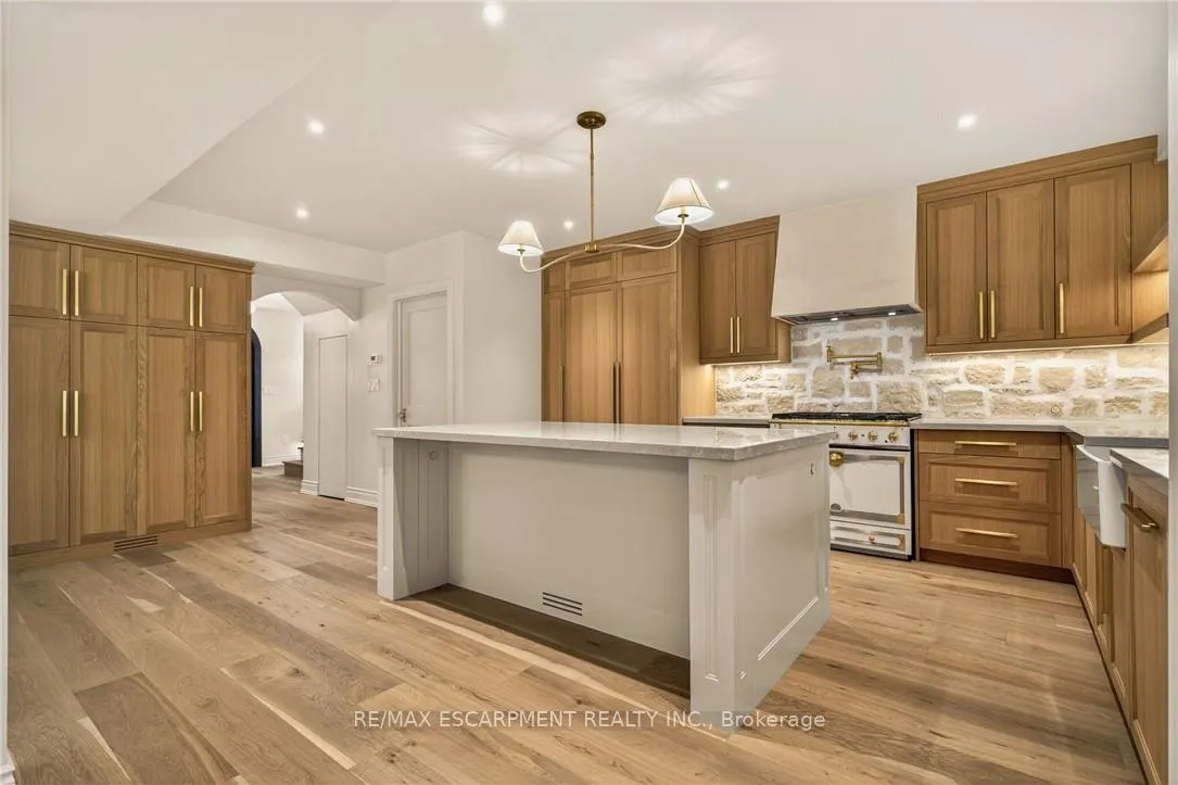 Photo 12 of 393 Hess Street S, Hamilton, Durand — HOMEH