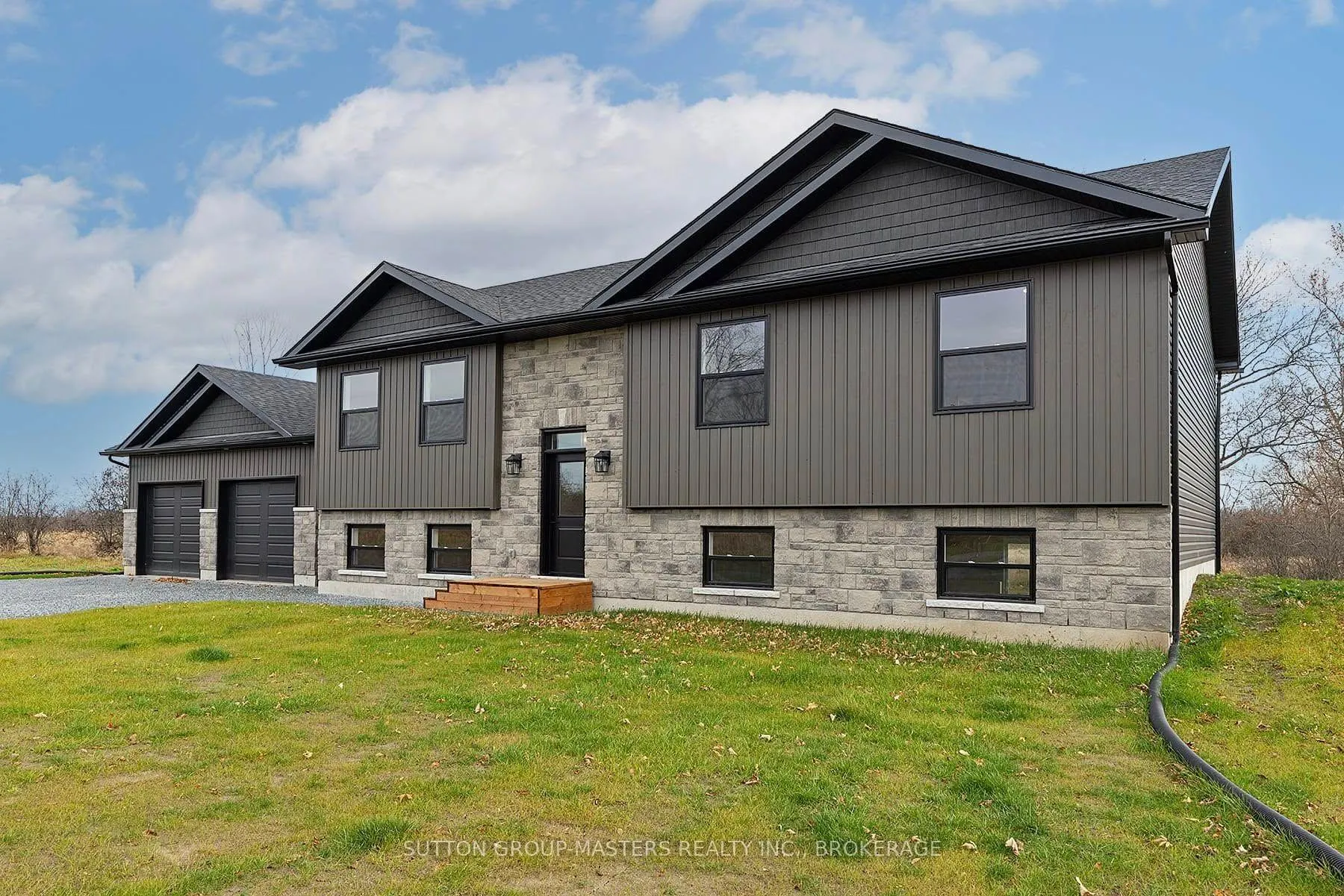 Photo 2 of 3893 Round Lake Road W, Frontenac, Frontenac South — HOMEH