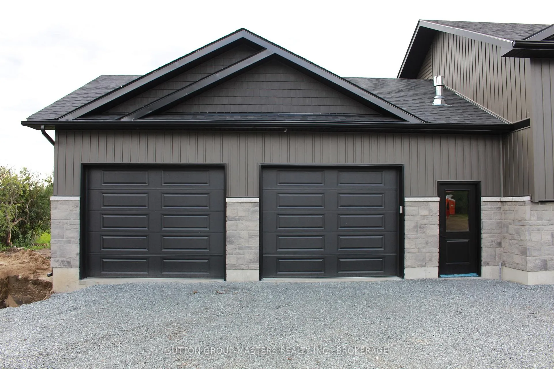 Photo 4 of 3893 Round Lake Road W, Frontenac, Frontenac South — HOMEH