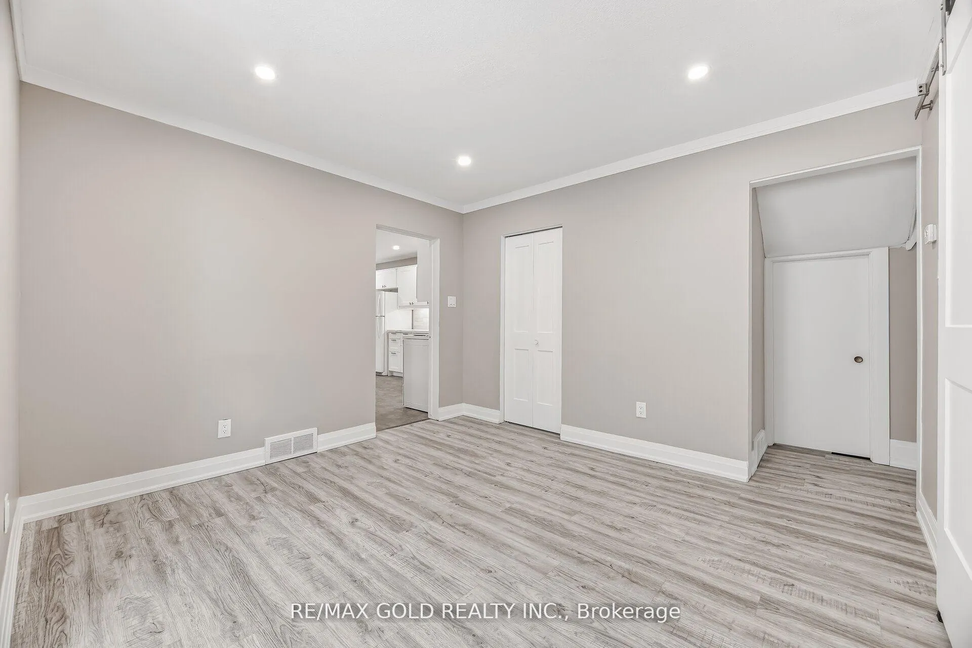 Photo 17 of 4445 Simcoe Street, Niagara Falls, Downtown — HOMEH