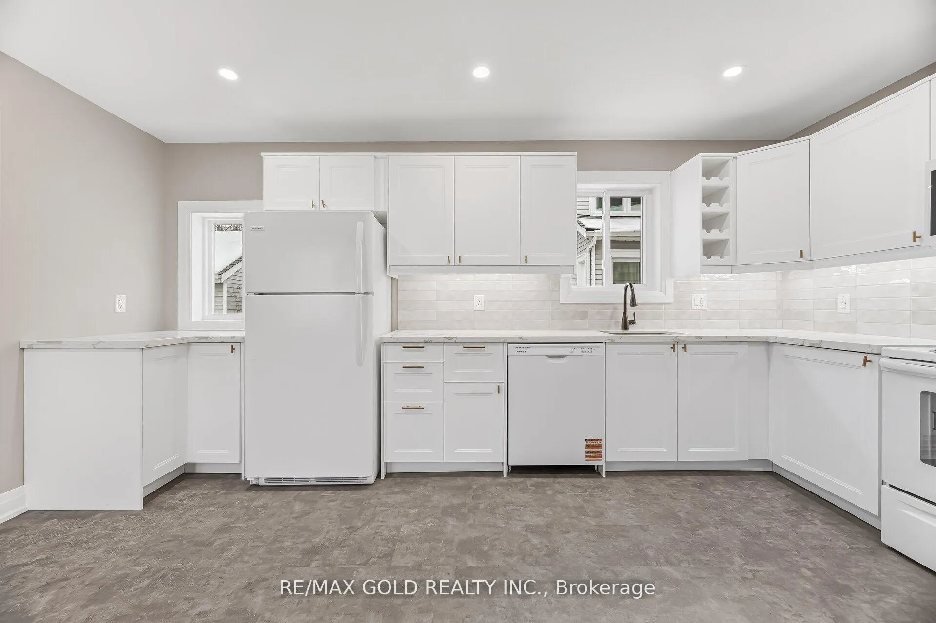 Photo 19 of 4445 Simcoe Street, Niagara Falls, Downtown — HOMEH