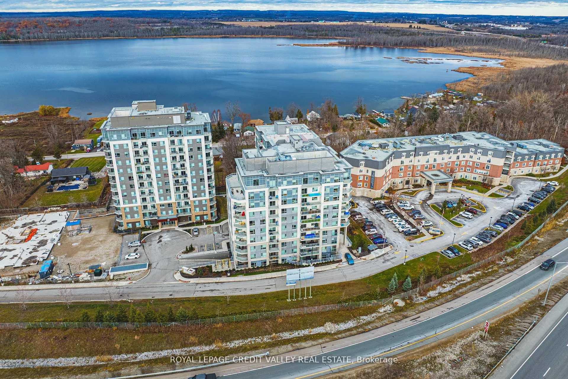 Photo 2 of Unit 317, 58 Lakeside Terrace, Barrie, Little Lake — HOMEH