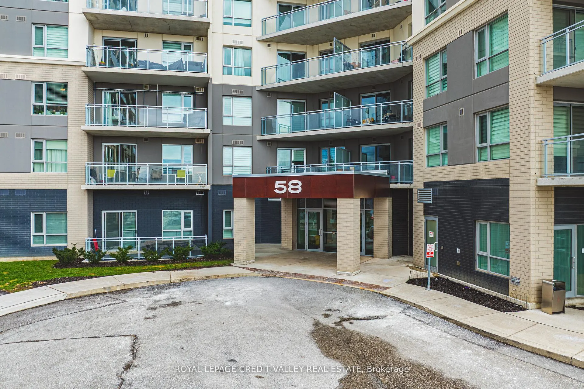 Photo 4 of Unit 317, 58 Lakeside Terrace, Barrie, Little Lake — HOMEH
