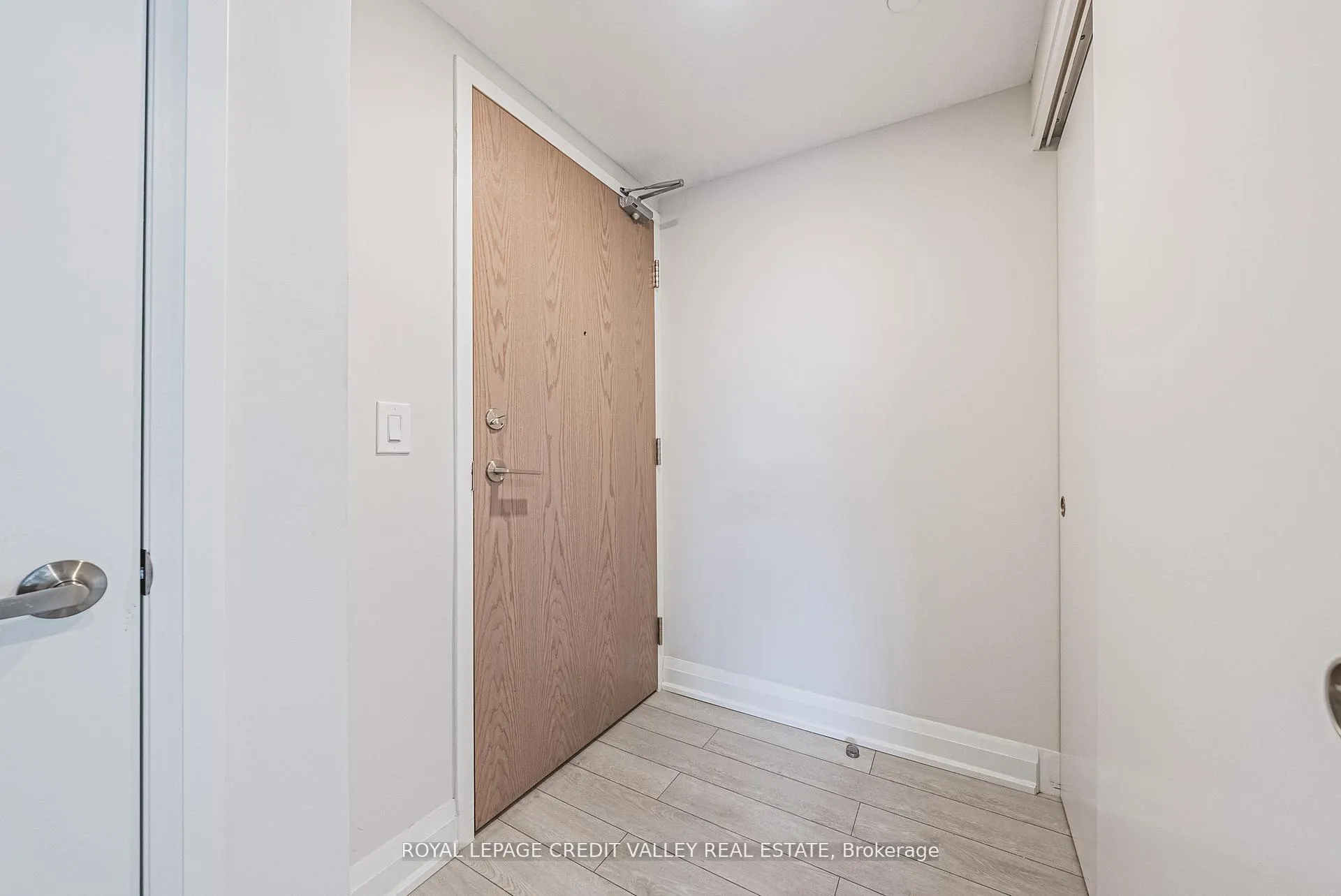 Photo 7 of Unit 317, 58 Lakeside Terrace, Barrie, Little Lake — HOMEH