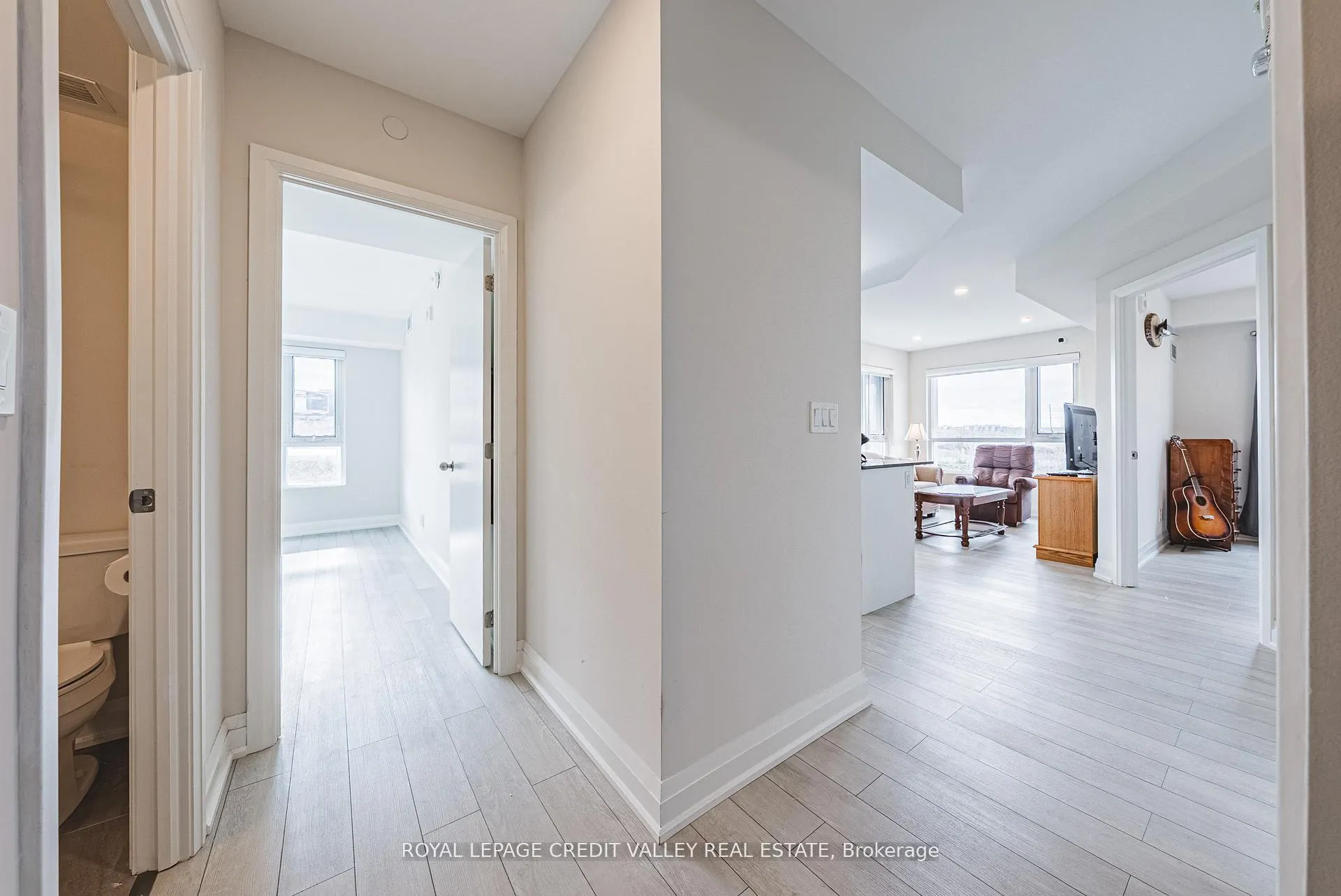 Photo 8 of Unit 317, 58 Lakeside Terrace, Barrie, Little Lake — HOMEH