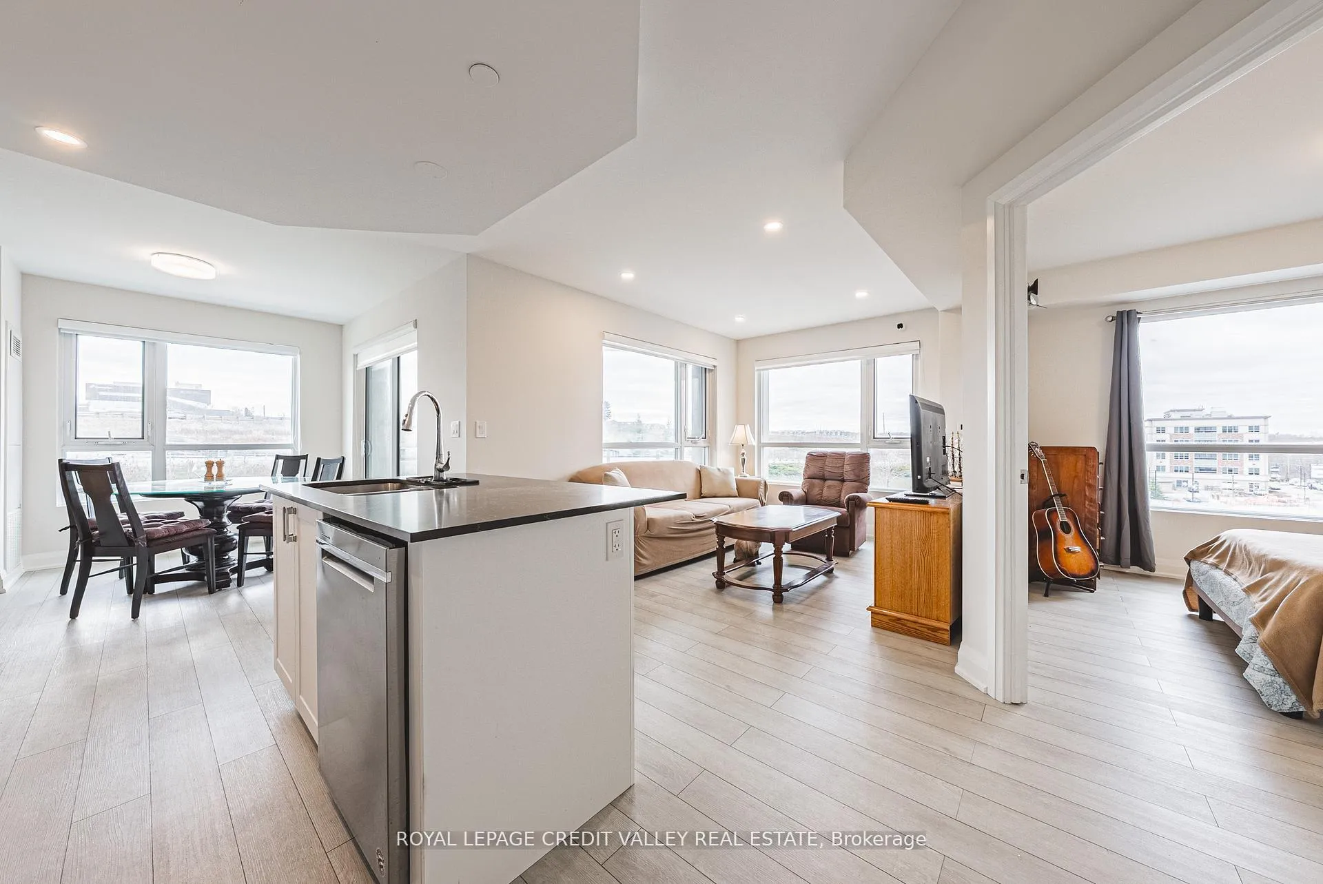 Photo 9 of Unit 317, 58 Lakeside Terrace, Barrie, Little Lake — HOMEH