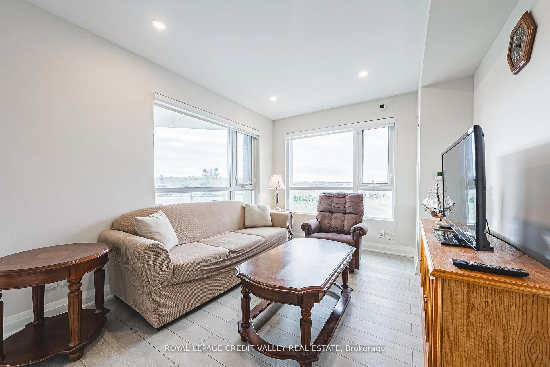 Photo 15 of Unit 317, 58 Lakeside Terrace, Barrie, Little Lake — HOMEH