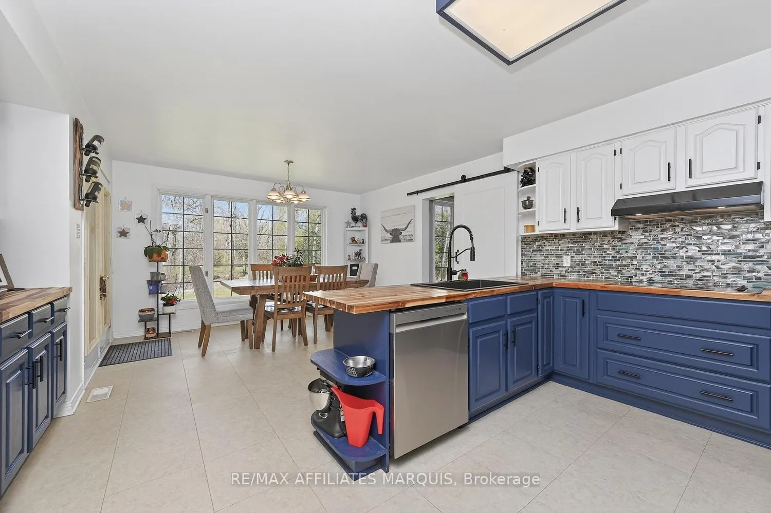Photo 12 of 8 Tudor Circle, Rideau Lakes, Rideau Lakes (South Elmsley) Twp — HOMEH