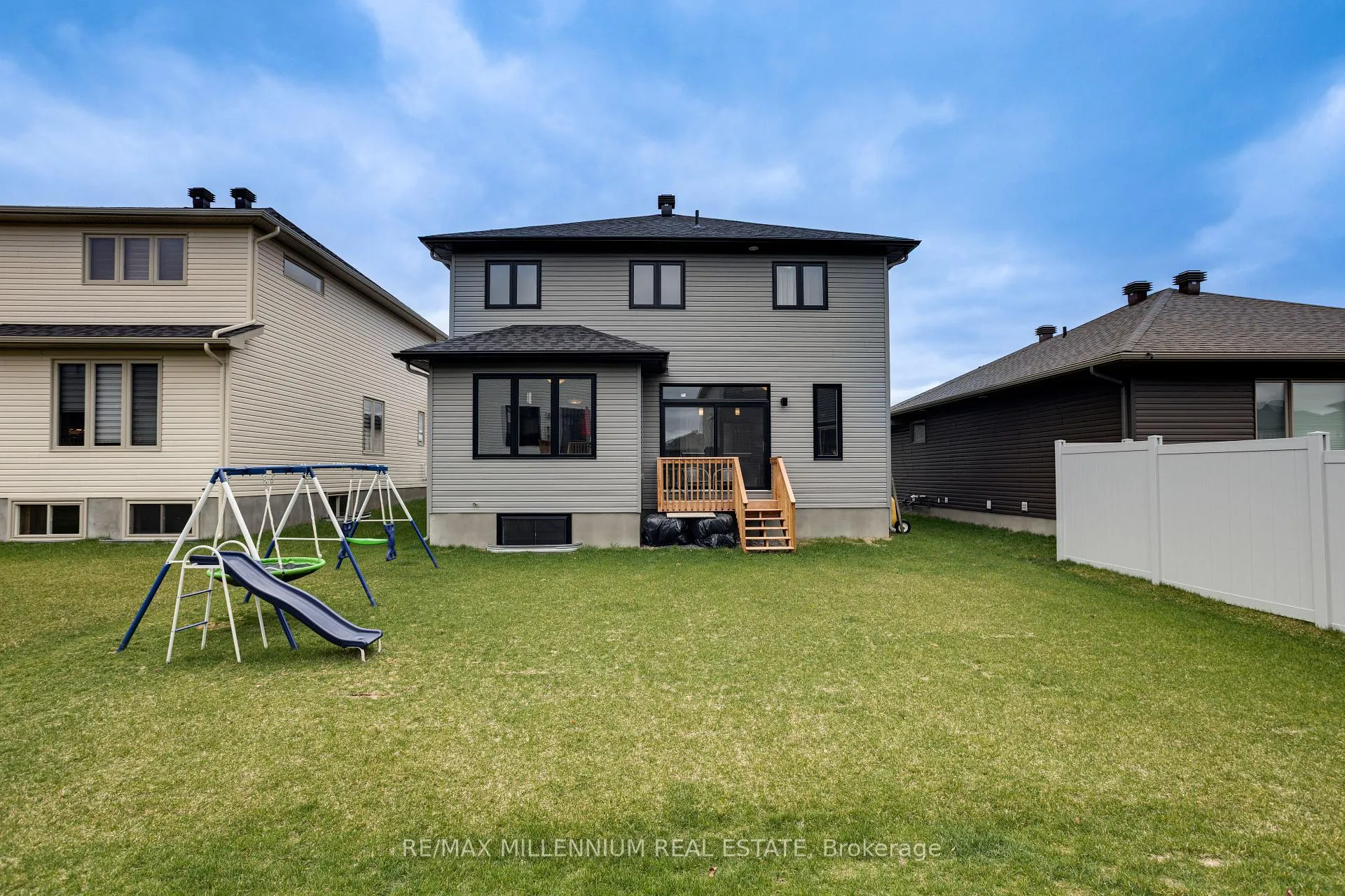 Photo 3 of 264 O'Donovan Drive, Carleton Place — HOMEH