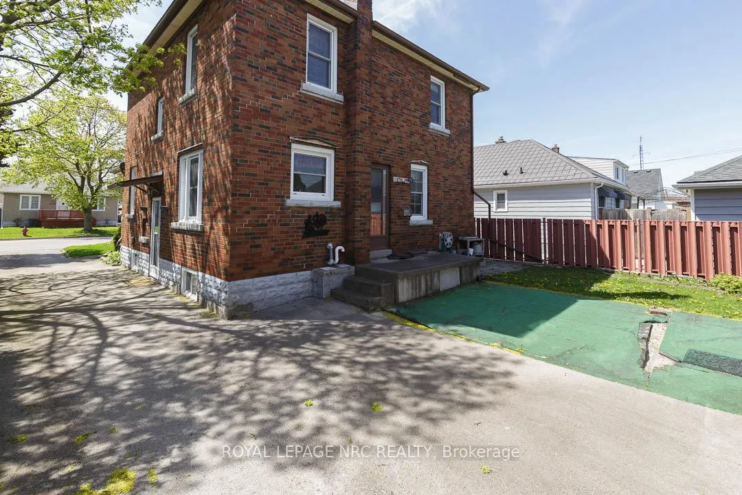 Photo 2 of 248 Wallace Avenue S, Welland, Lincoln/Crowland — HOMEH