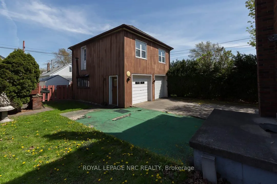 Photo 3 of 248 Wallace Avenue S, Welland, Lincoln/Crowland — HOMEH
