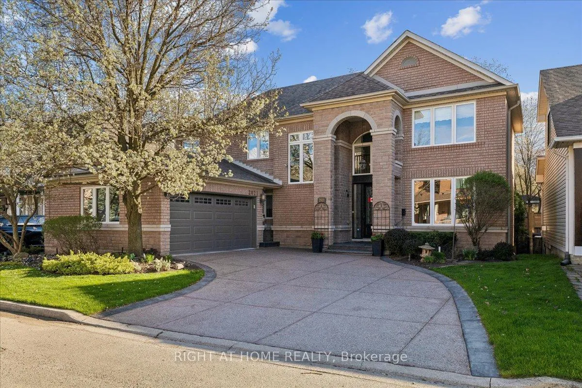 Front of 2021 Oak Grove Place
