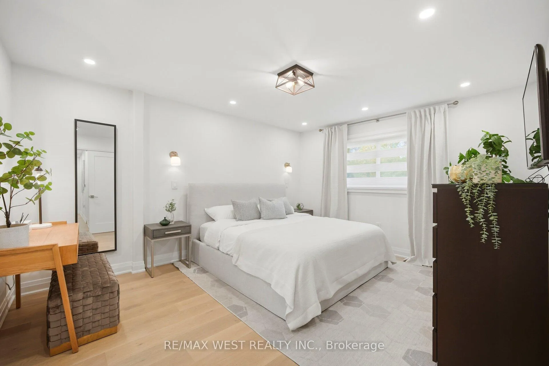 Photo 21 of 4 Avon Court, Whitby, Williamsburg — HOMEH