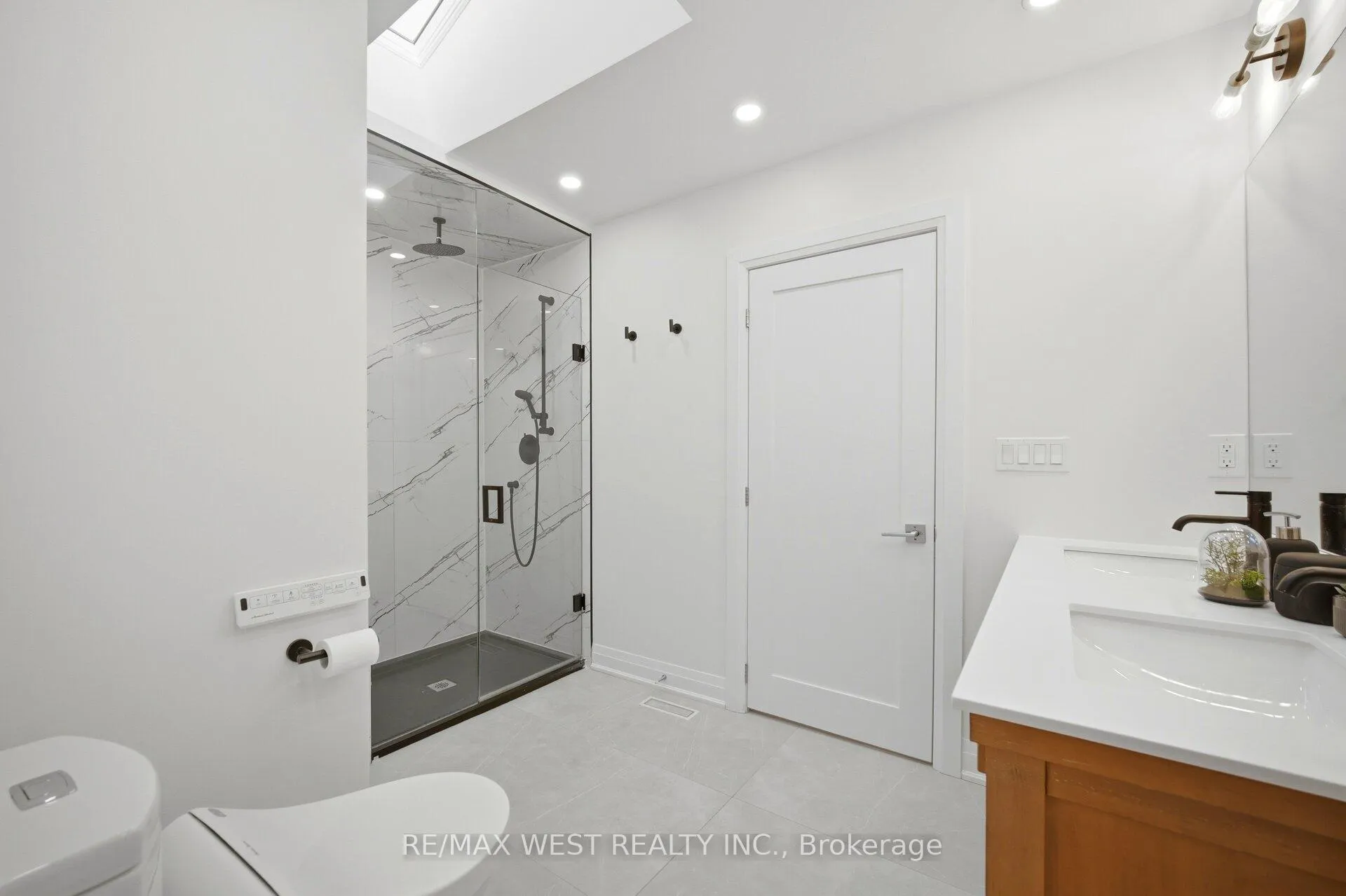 Photo 29 of 4 Avon Court, Whitby, Williamsburg — HOMEH