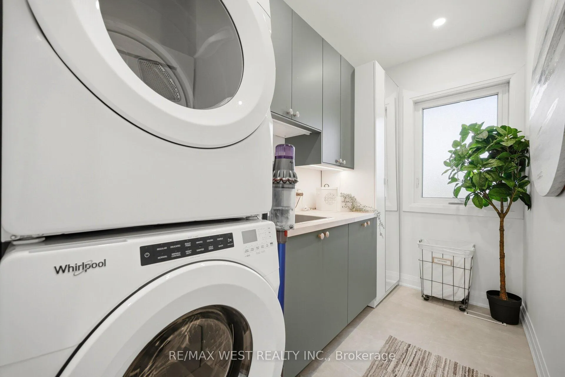 Photo 32 of 4 Avon Court, Whitby, Williamsburg — HOMEH