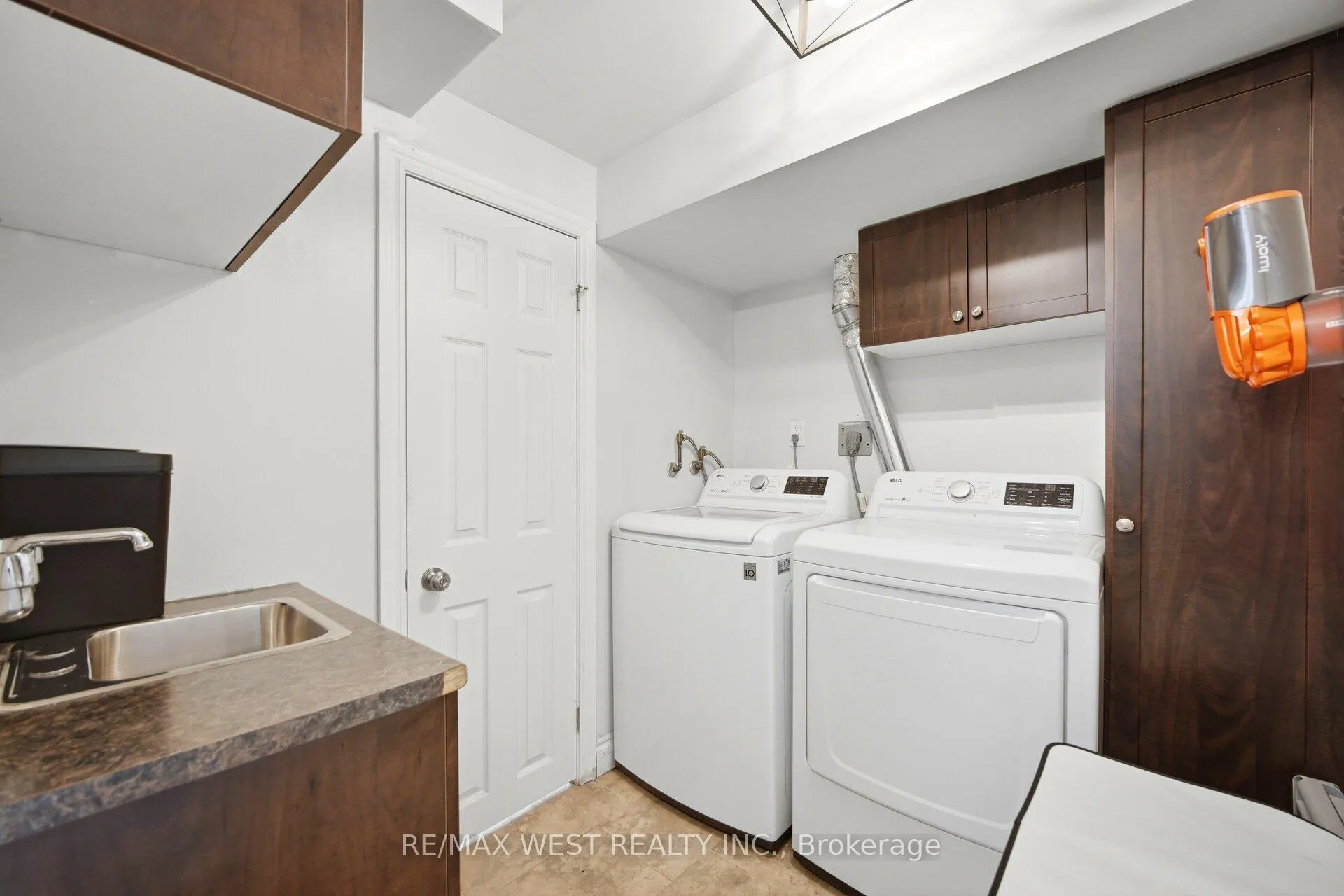 Photo 46 of 4 Avon Court, Whitby, Williamsburg — HOMEH
