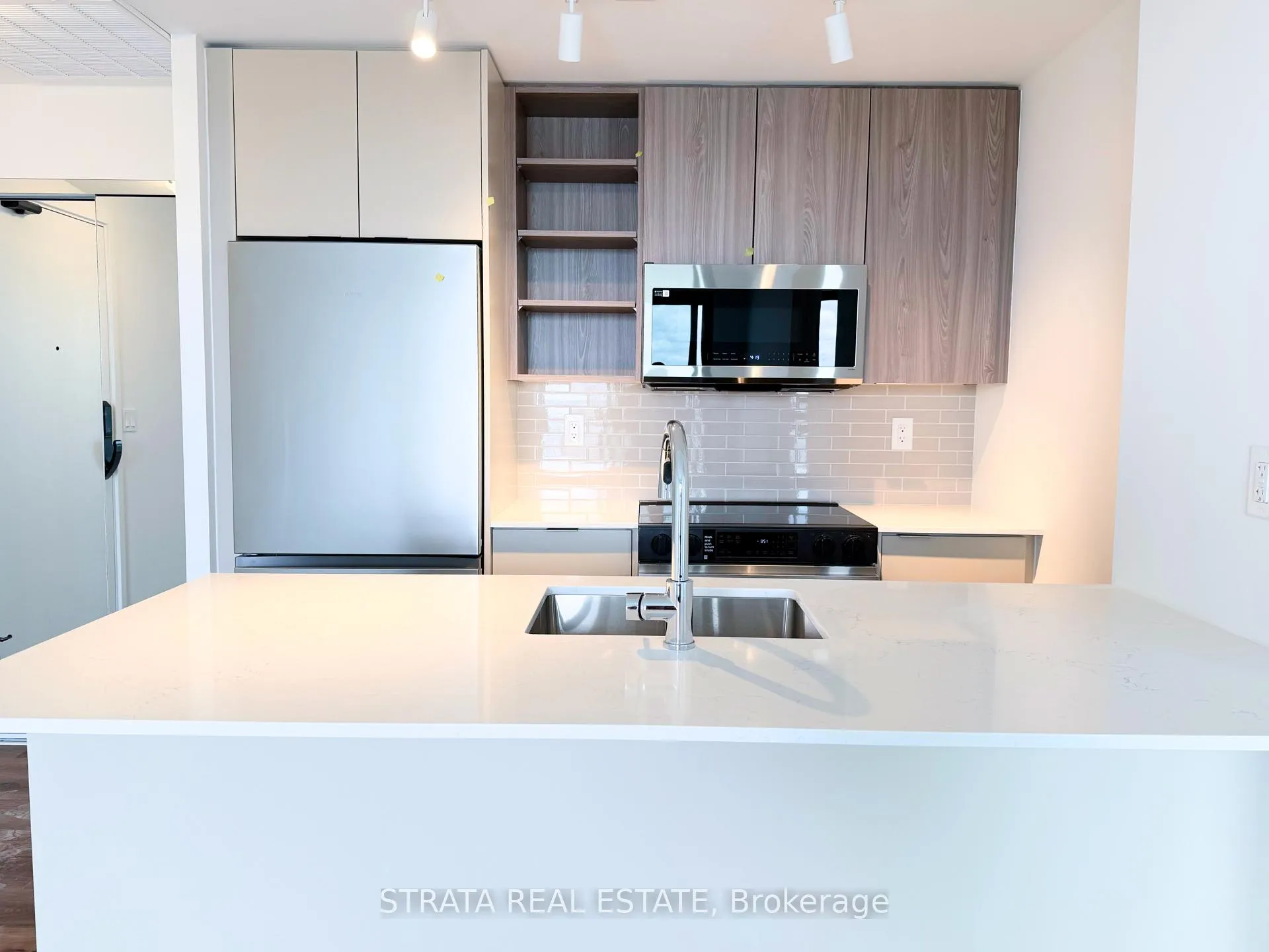 Photo 4 of Unit 1601, 2075 Lakeshore Road, Burlington, Brant — HOMEH