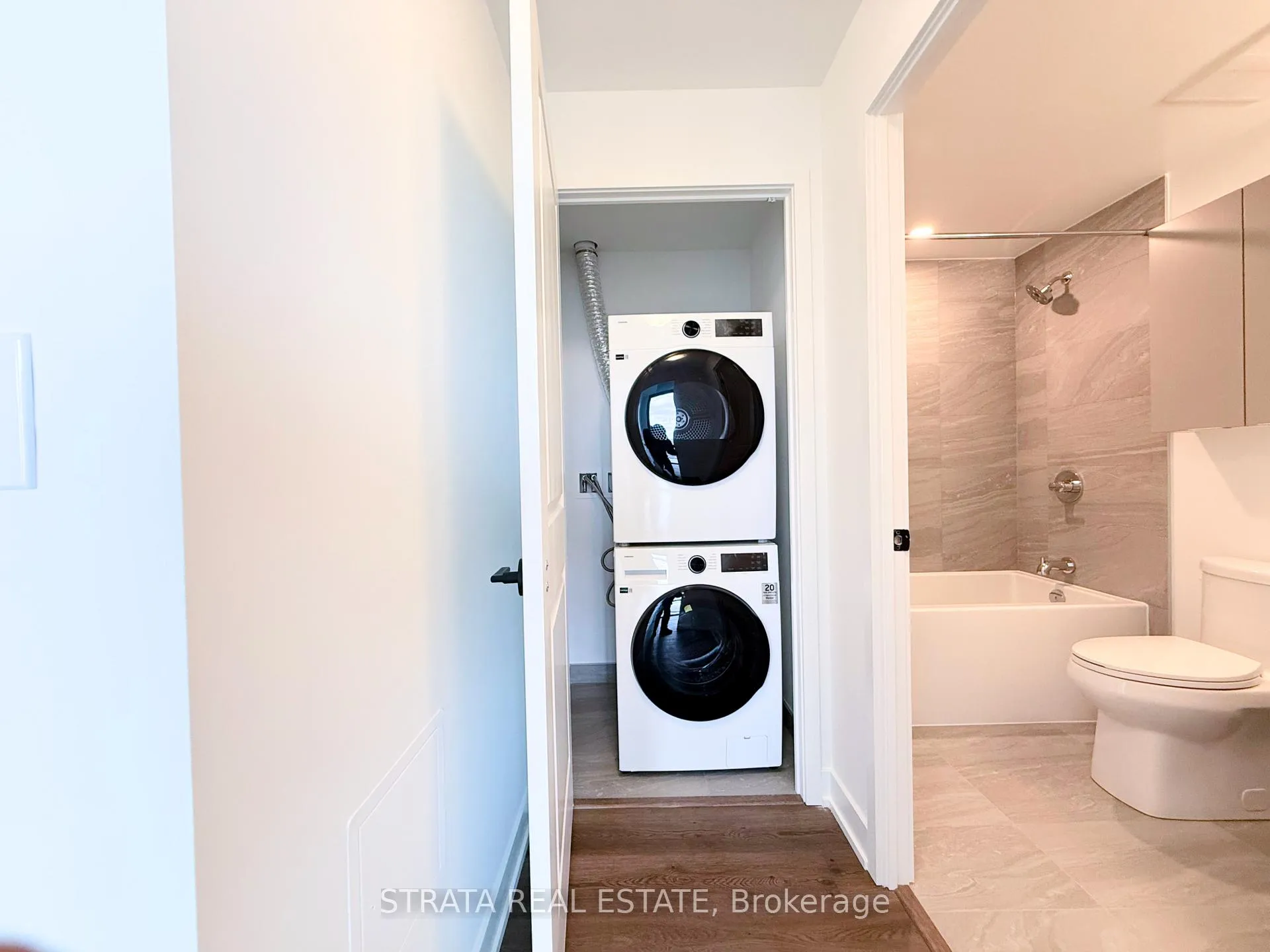 Photo 5 of Unit 1601, 2075 Lakeshore Road, Burlington, Brant — HOMEH