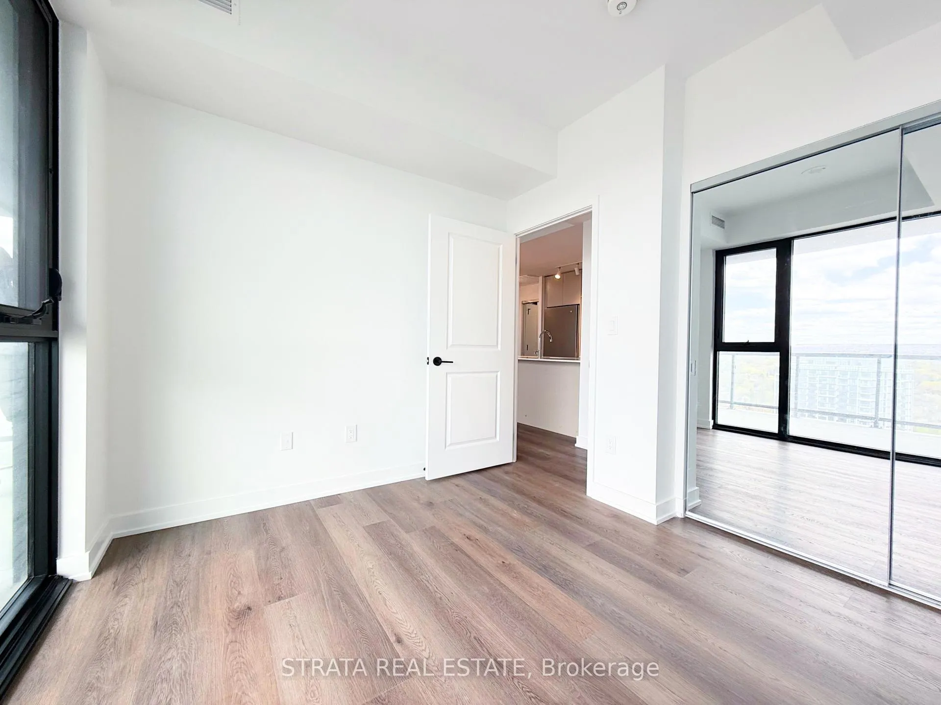 Photo 8 of Unit 1601, 2075 Lakeshore Road, Burlington, Brant — HOMEH