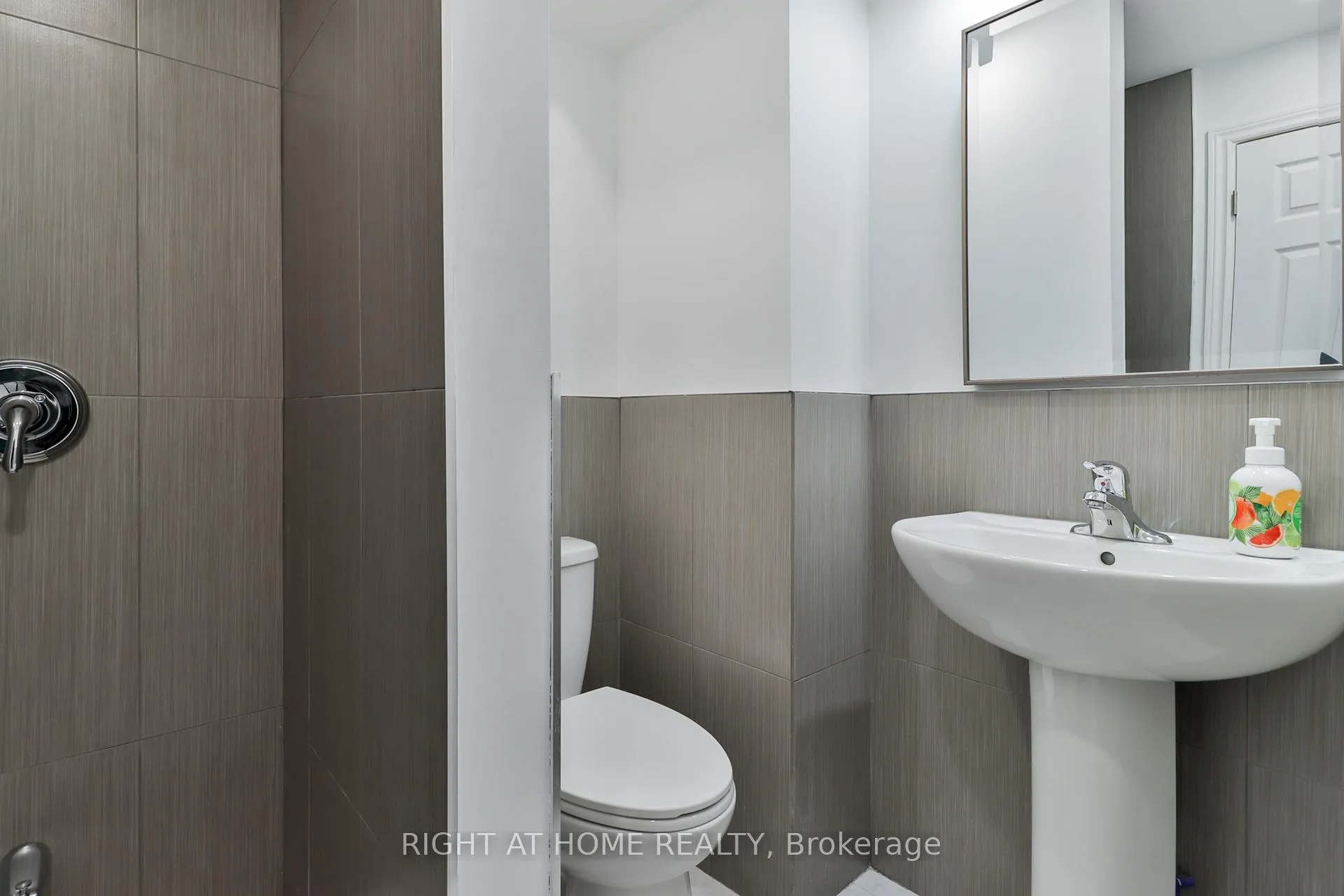 Photo 19 of Unit Bsmt, 186 Cosgrove Drive, Oshawa, Windfields — HOMEH