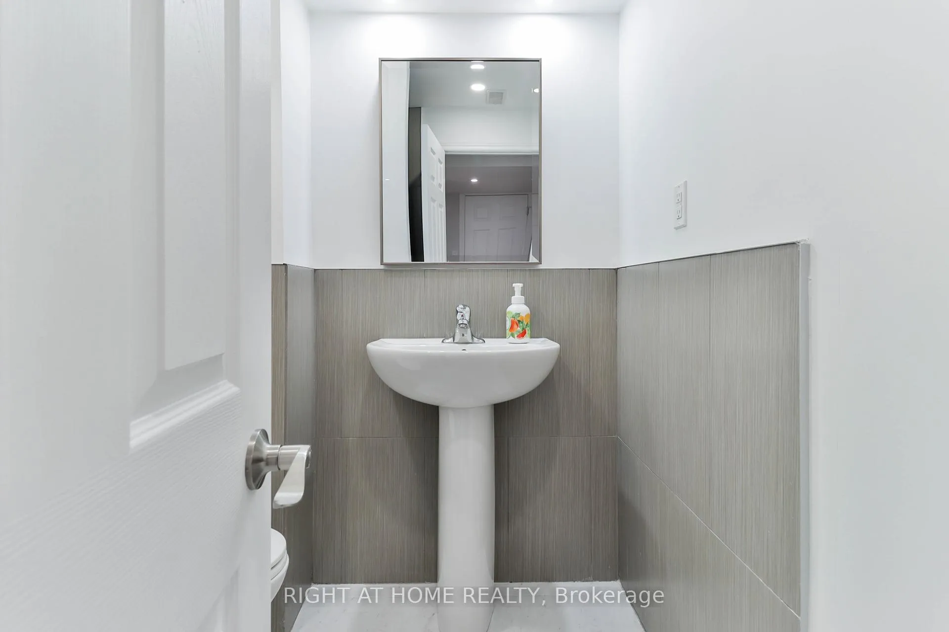 Photo 20 of Unit Bsmt, 186 Cosgrove Drive, Oshawa, Windfields — HOMEH