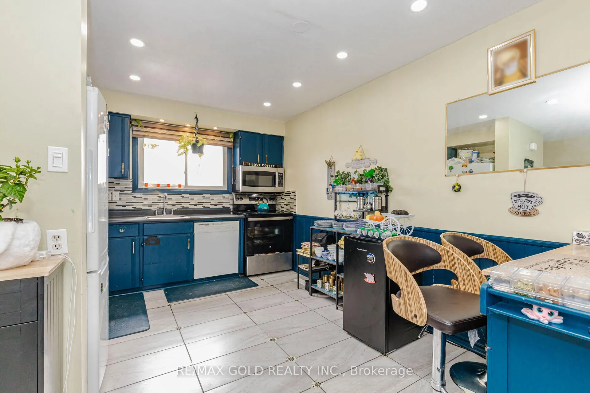 Photo 7 of 27 Fanshawe Drive, Brampton, Heart Lake West — HOMEH