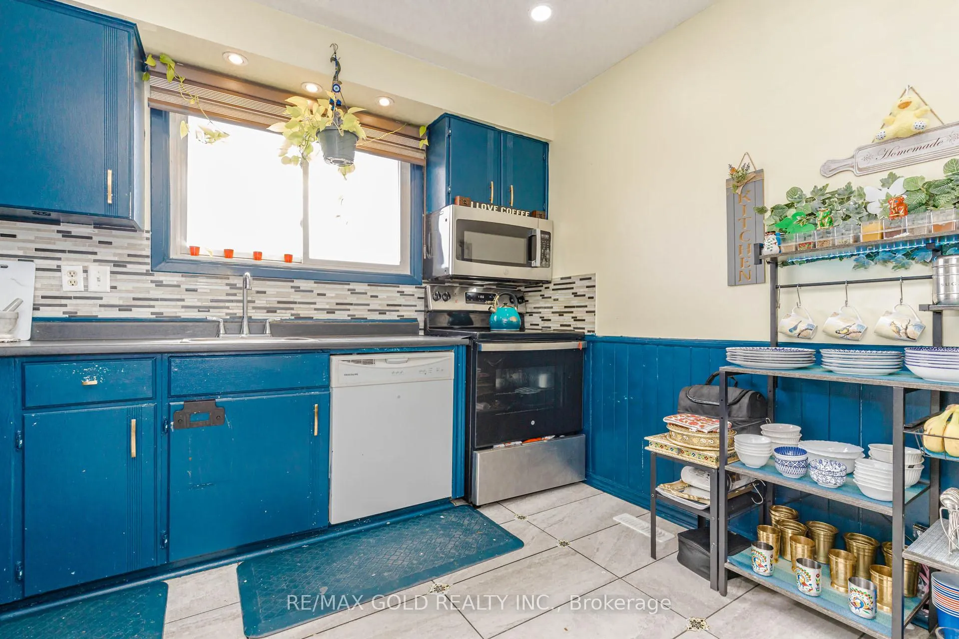 Photo 8 of 27 Fanshawe Drive, Brampton, Heart Lake West — HOMEH