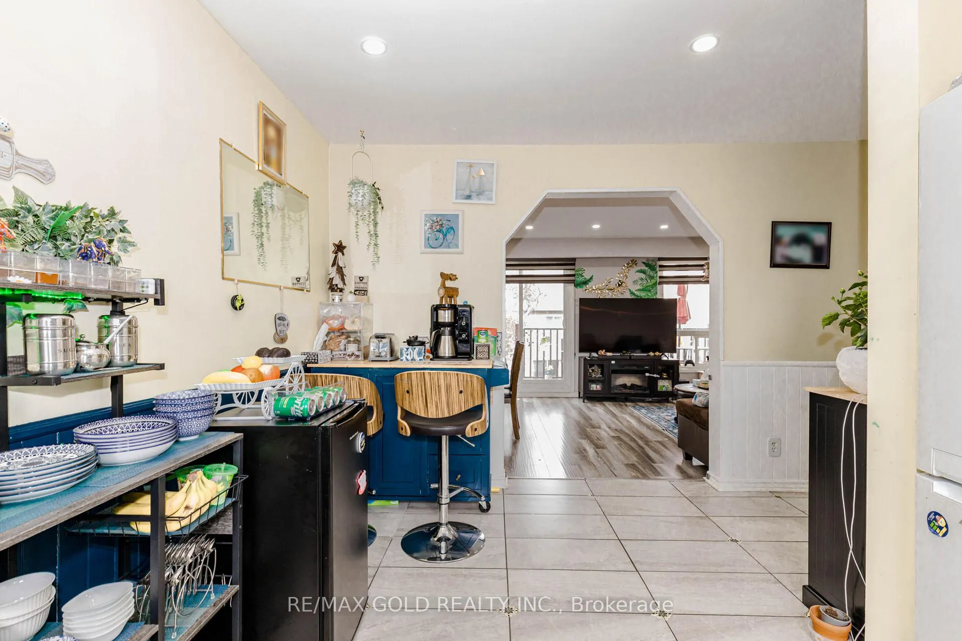 Photo 11 of 27 Fanshawe Drive, Brampton, Heart Lake West — HOMEH