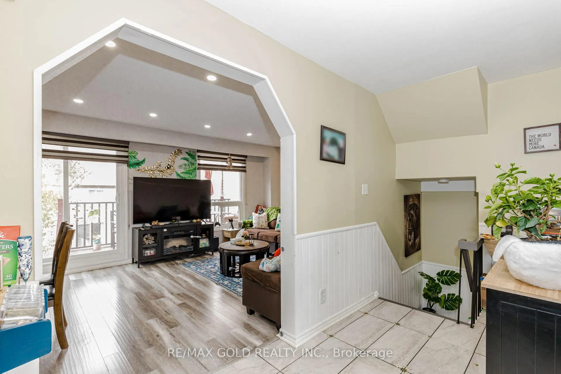 Photo 12 of 27 Fanshawe Drive, Brampton, Heart Lake West — HOMEH