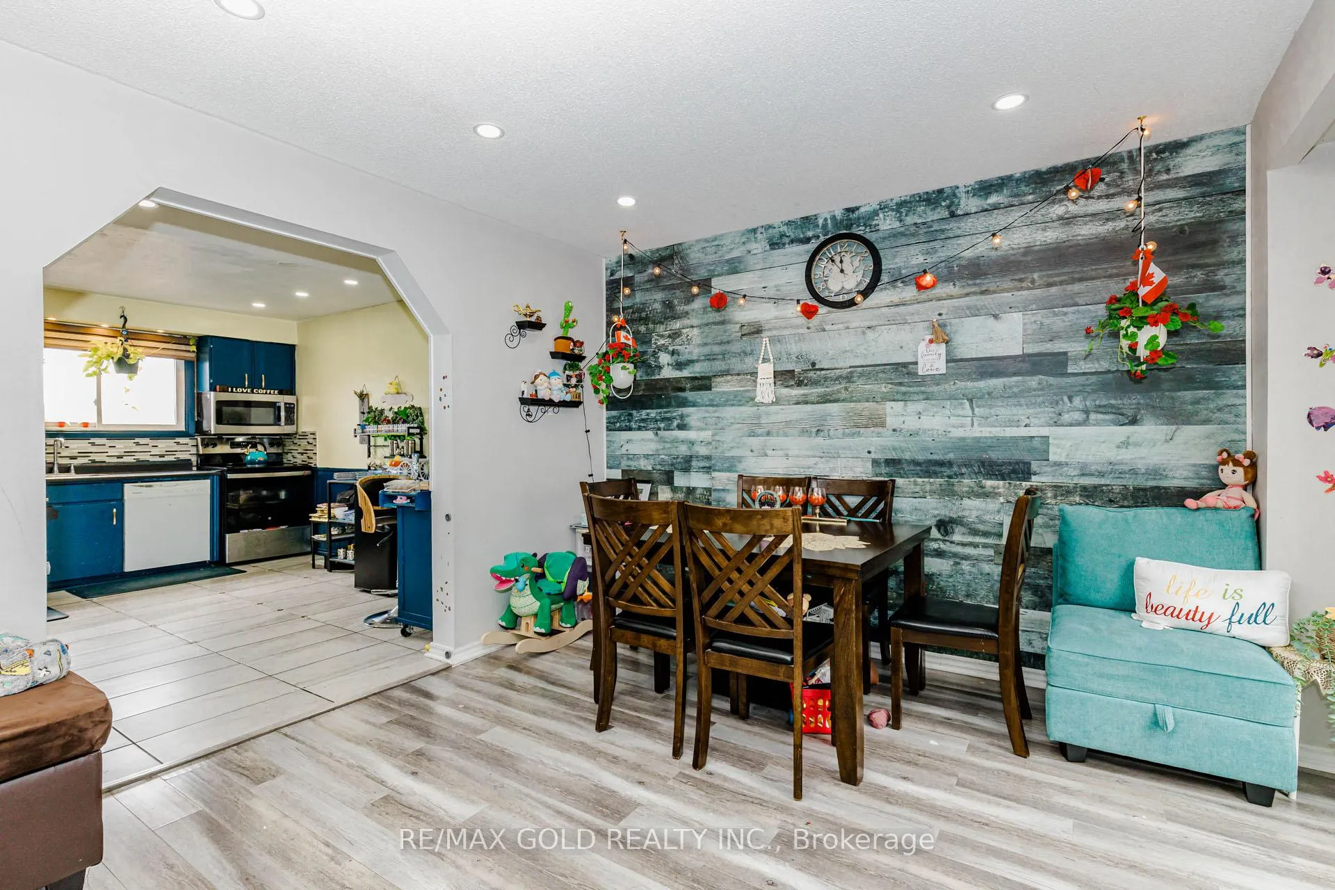 Photo 14 of 27 Fanshawe Drive, Brampton, Heart Lake West — HOMEH