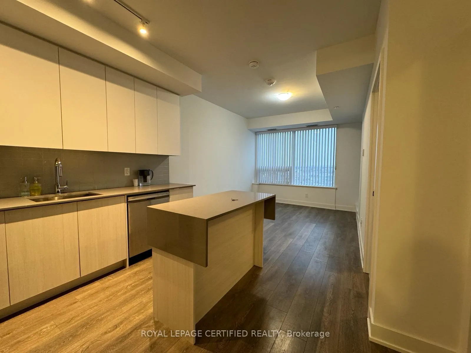 Photo 5 of Unit 608, 2481 Taunton Road, Oakville, River Oaks — HOMEH