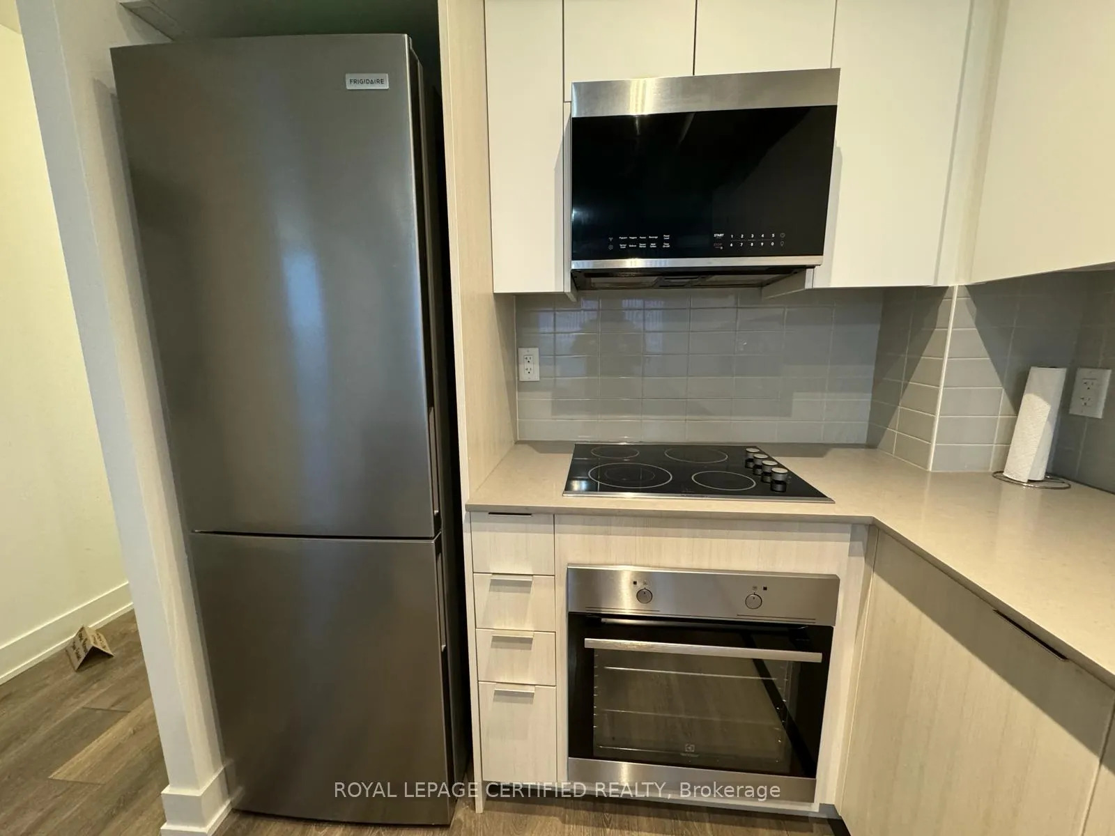 Photo 8 of Unit 608, 2481 Taunton Road, Oakville, River Oaks — HOMEH