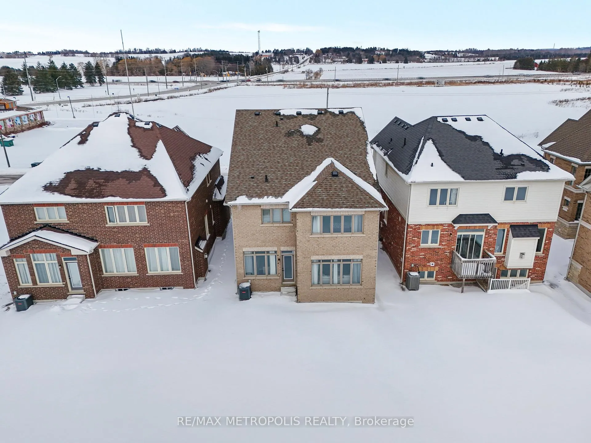 Photo 6 of 118 Lorne Thomas Place, New Tecumseth, Rural New Tecumseth — HOMEH