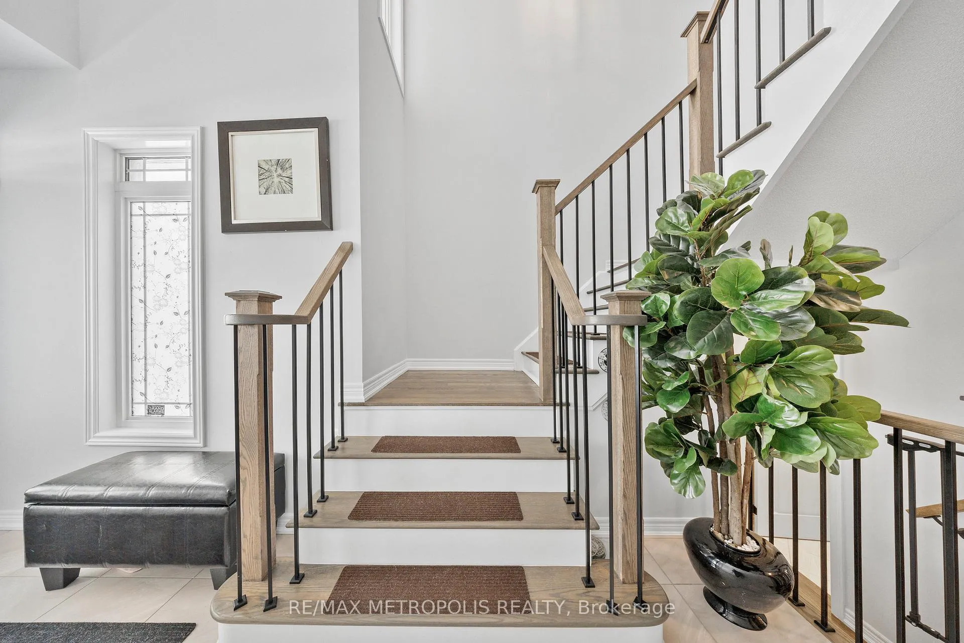 Photo 9 of 118 Lorne Thomas Place, New Tecumseth, Rural New Tecumseth — HOMEH