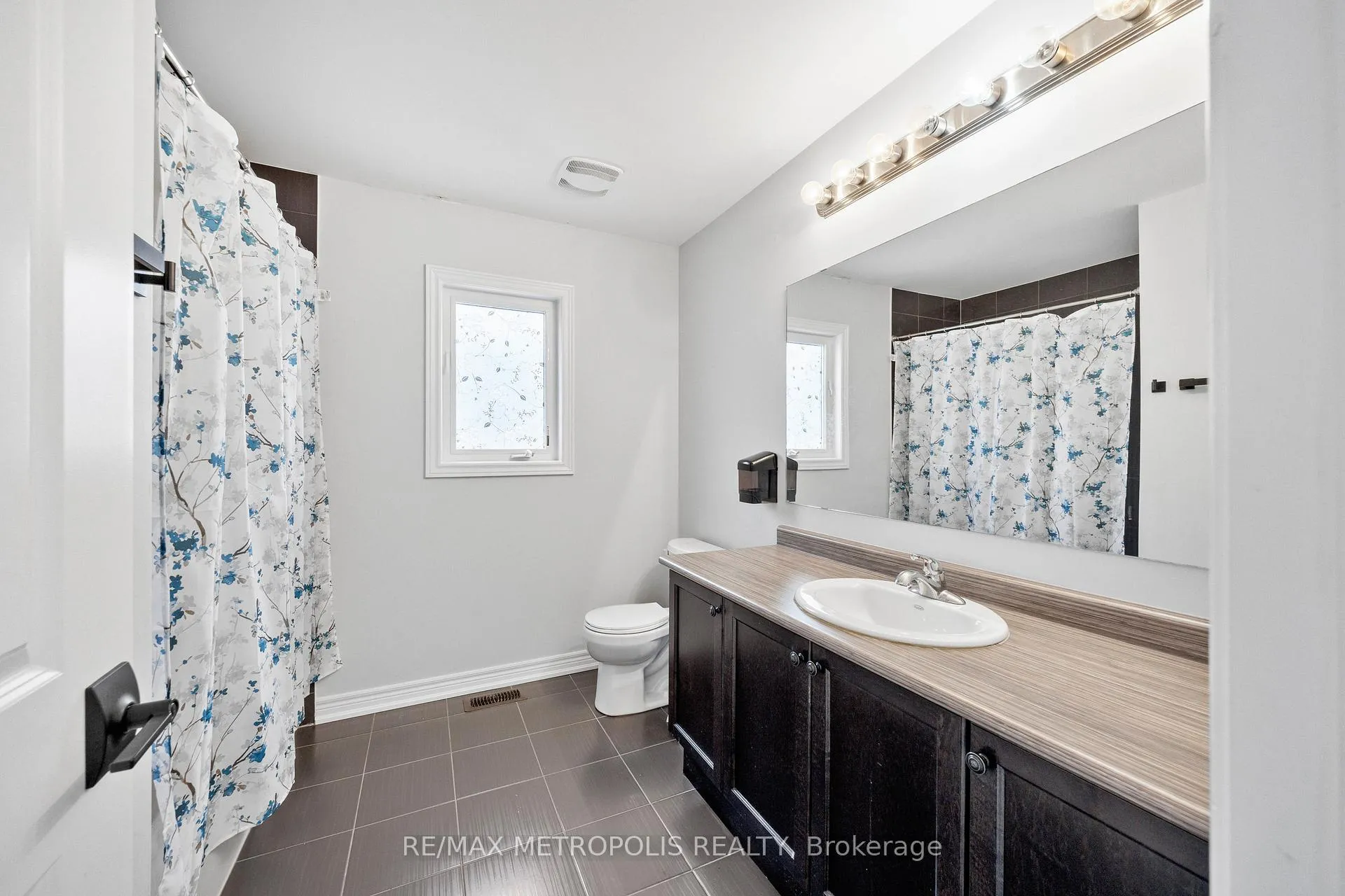 Photo 26 of 118 Lorne Thomas Place, New Tecumseth, Rural New Tecumseth — HOMEH