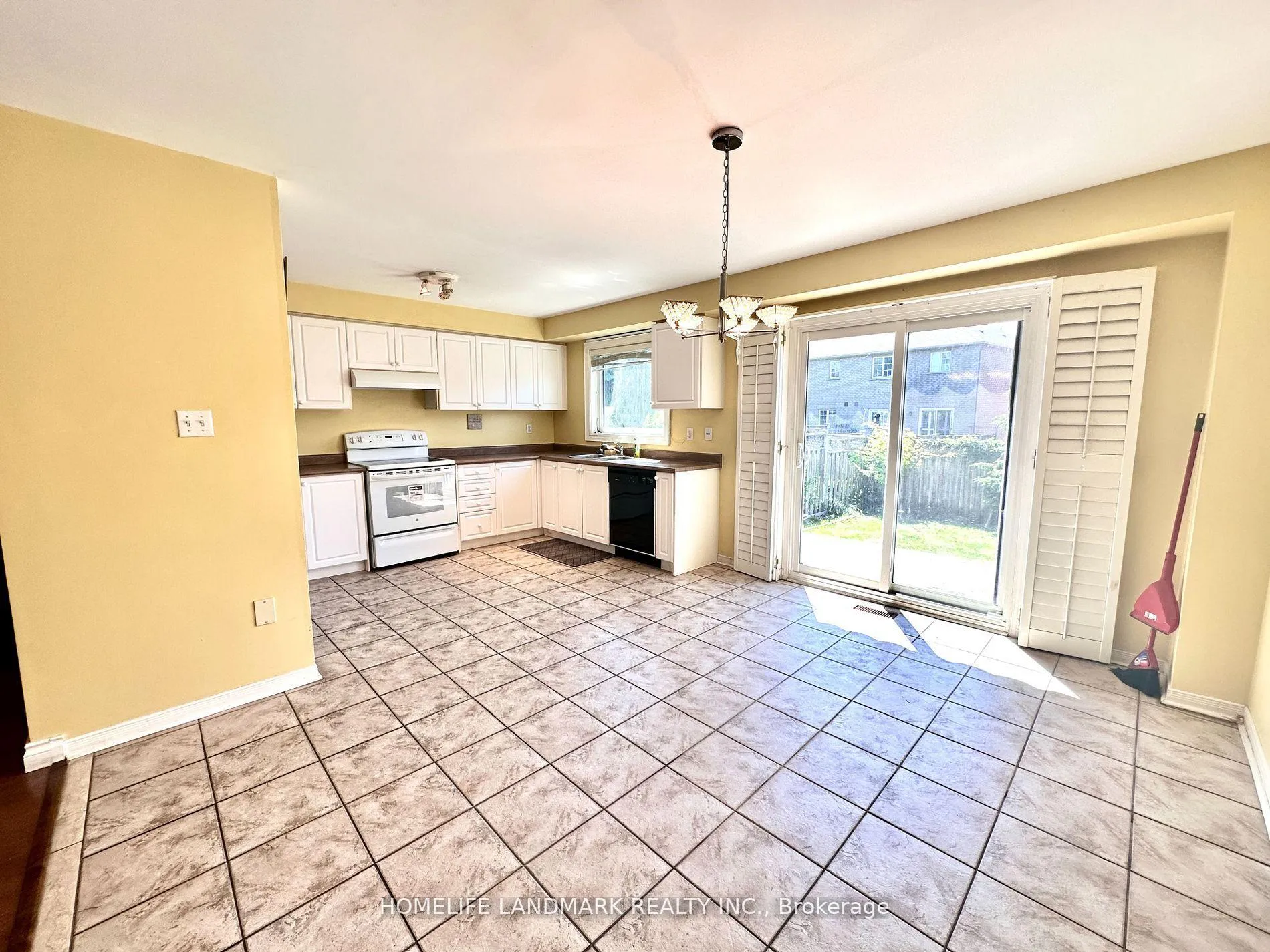 Photo 4 of 191 Trail Ridge Lane, Markham, Berczy — HOMEH