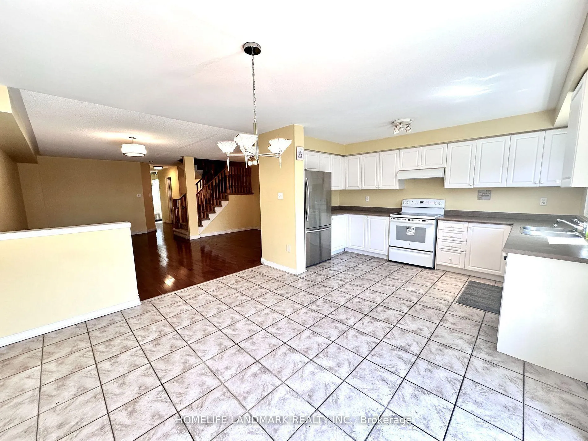 Photo 5 of 191 Trail Ridge Lane, Markham, Berczy — HOMEH