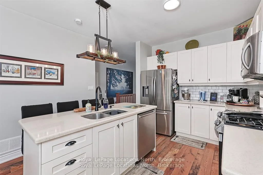 Photo 5 of 35 Sandy Coast Crescent, Wasaga Beach — HOMEH