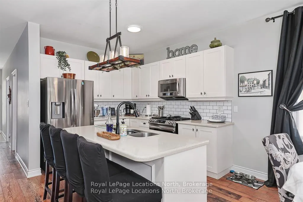 Photo 6 of 35 Sandy Coast Crescent, Wasaga Beach — HOMEH