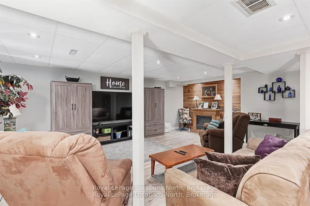 Photo 18 of 35 Sandy Coast Crescent, Wasaga Beach — HOMEH