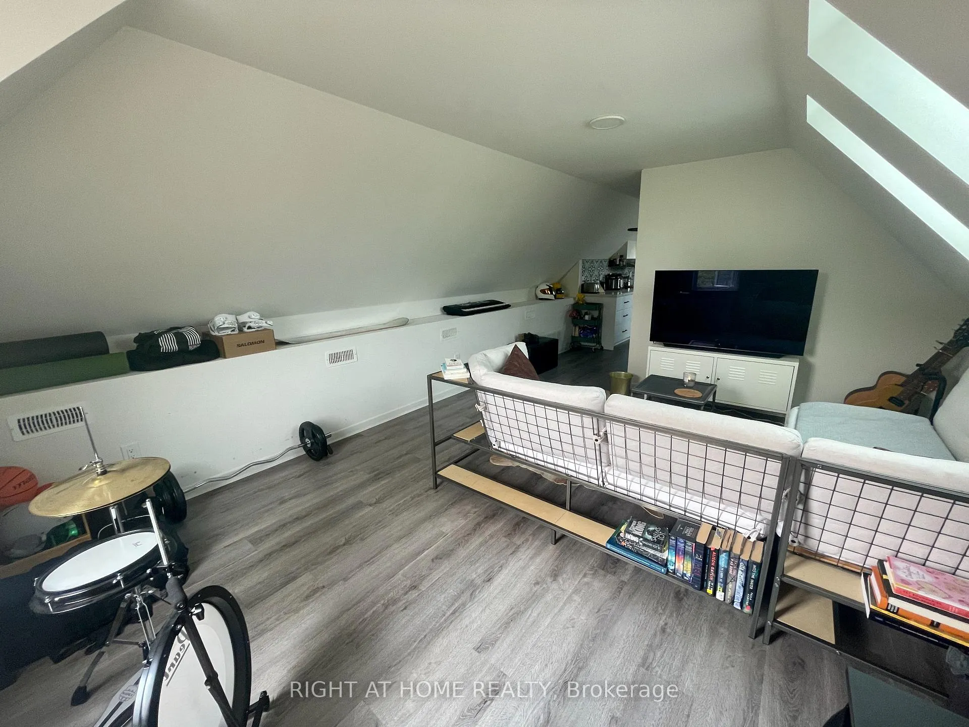 Photo 2 of Unit 4, 1258 Broadview Avenue, Toronto, Broadview North — HOMEH