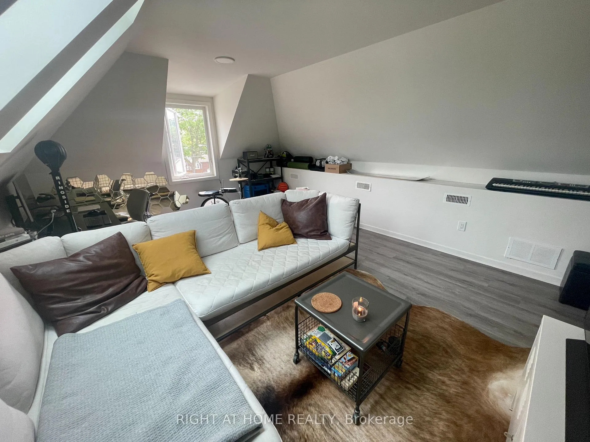 Photo 3 of Unit 4, 1258 Broadview Avenue, Toronto, Broadview North — HOMEH
